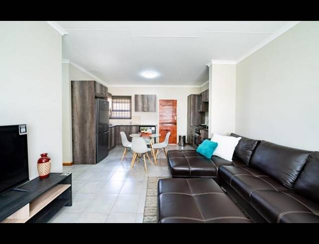 2 BEDROOM HOUSE FOR SALE IN LENASIA SOUTH